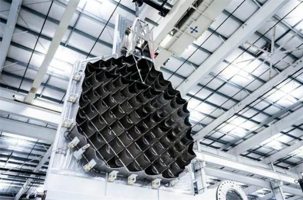 股票配资信息 SpaceX第三代星舰亮相 新型格栅翼设计曝光