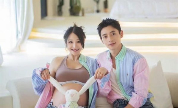 配资炒股网 20年只爱一人！魏晨带娃度假被偶遇，没保姆没助理太真实了